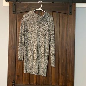 Black and white tunic  sweater sz L